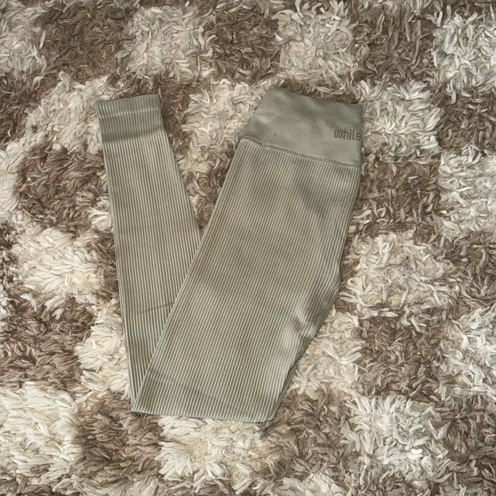 While on Earth Legging